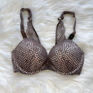 Victoria’s Secret Very Sexy Push Up Padded Front Close. Size 32C. NWT